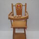 Chaise haute ancienne de poupée en bois clair décor papillon