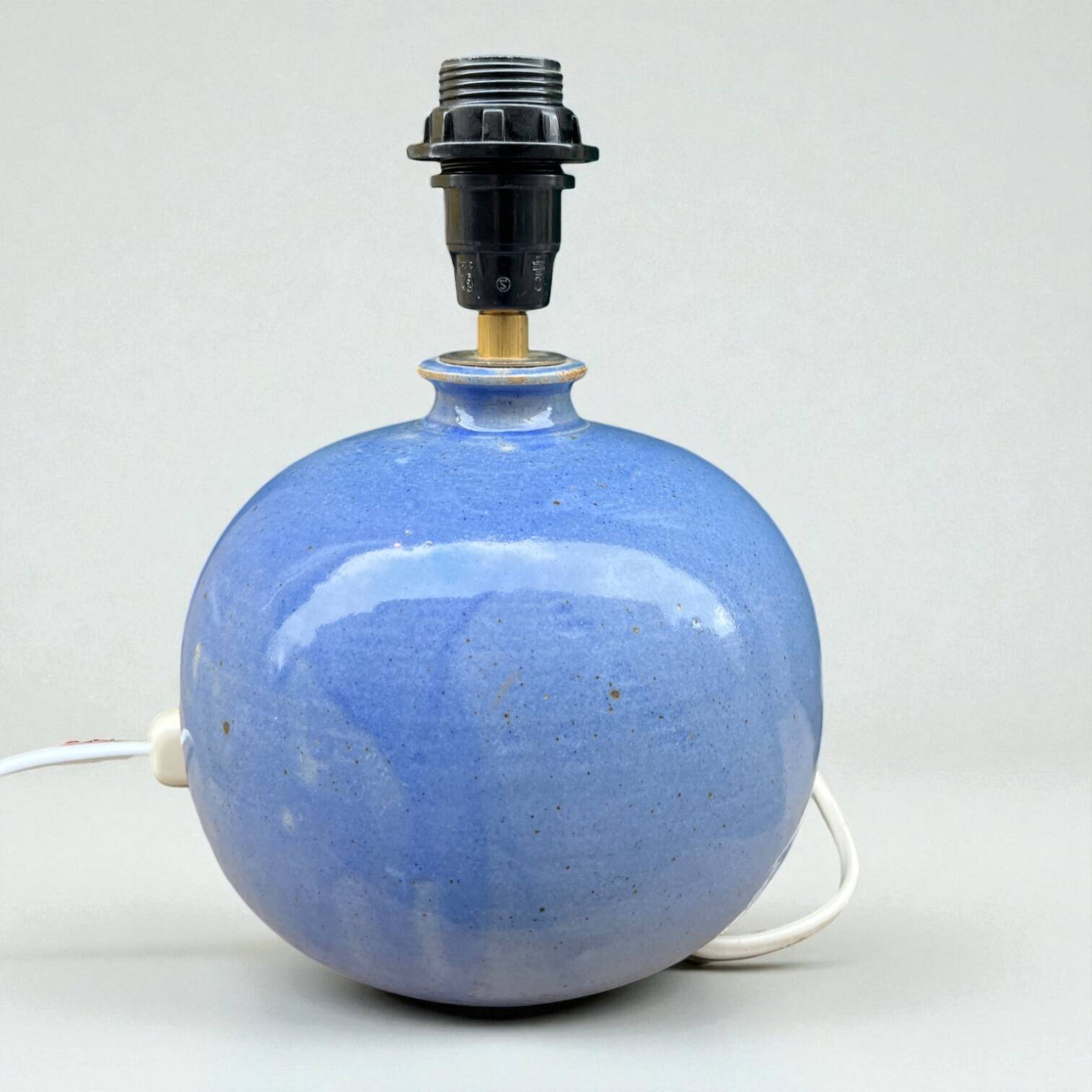 Lampe boule signé en céramique grès bleu lavande abat-jour corde ou raphia