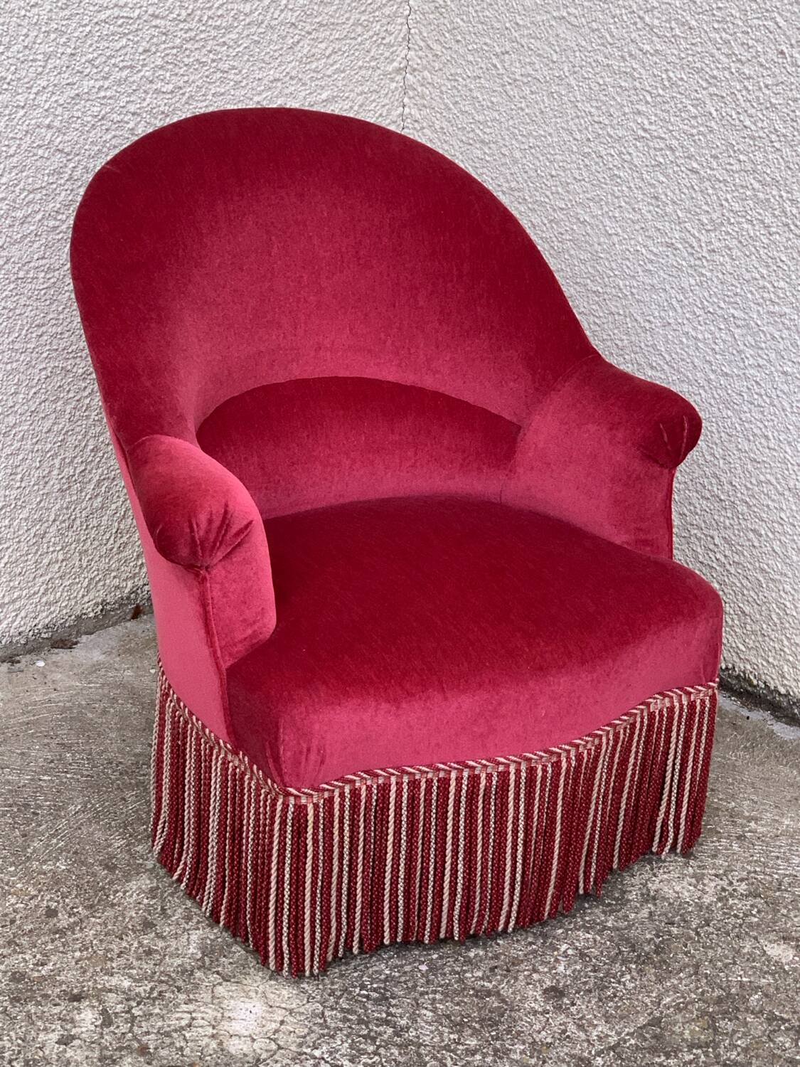 Old raspberry velvet toad armchair