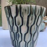Pot cover with geometric decoration