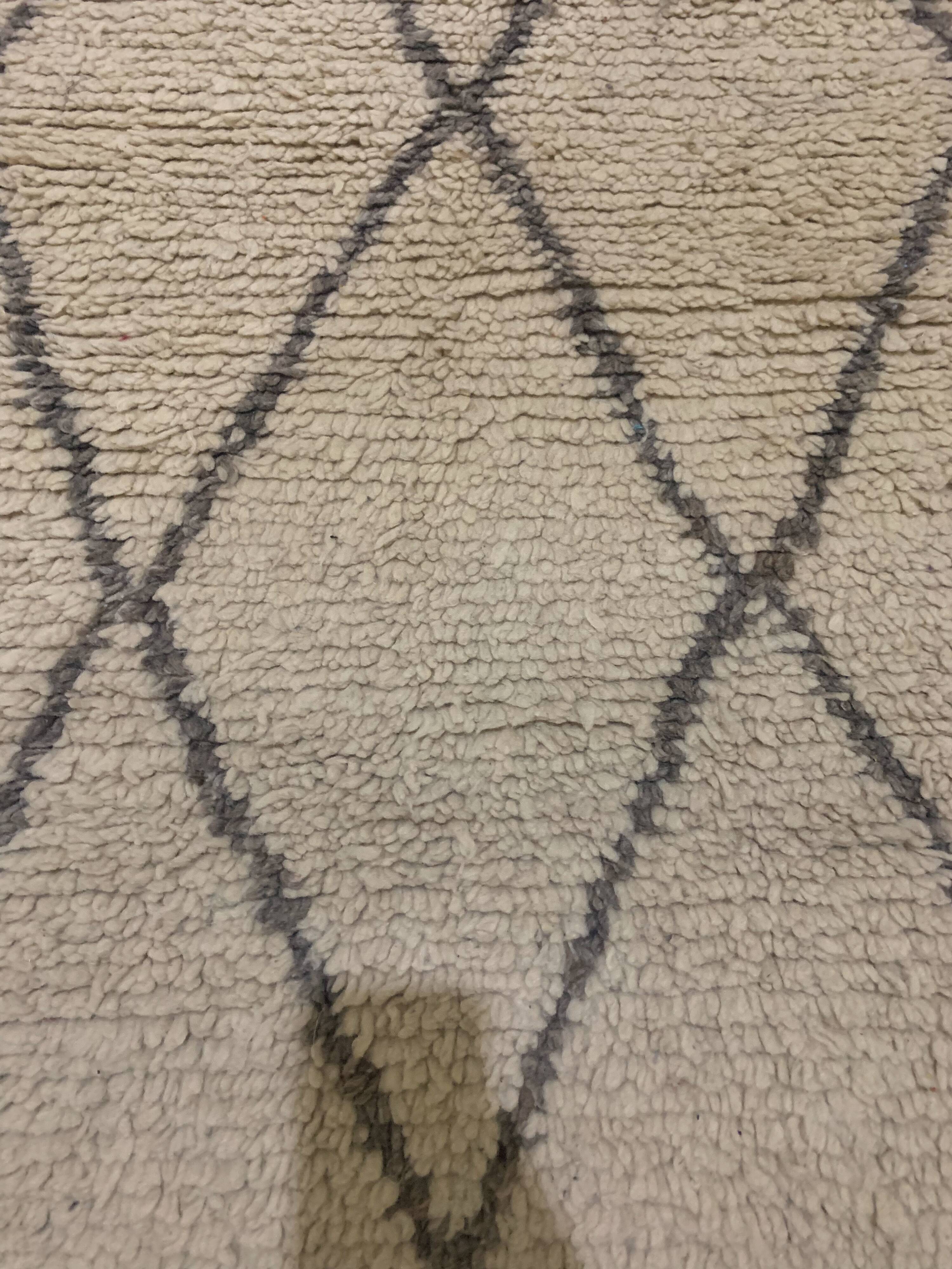 Blessed Ouarin rug made by traditional hand, size 100 x 150 cm