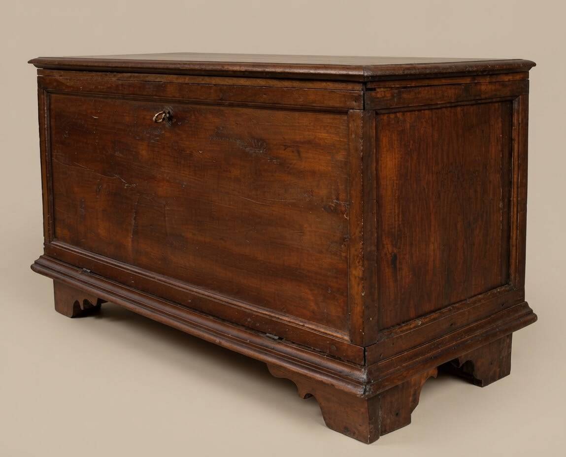 Antique chest/cassapanca restored from the late 18th - early 19th century.