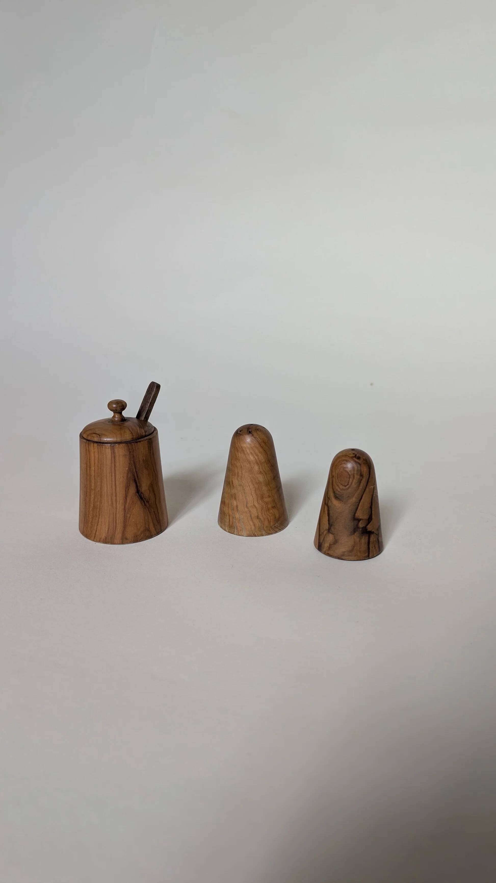 Wooden saucier set
