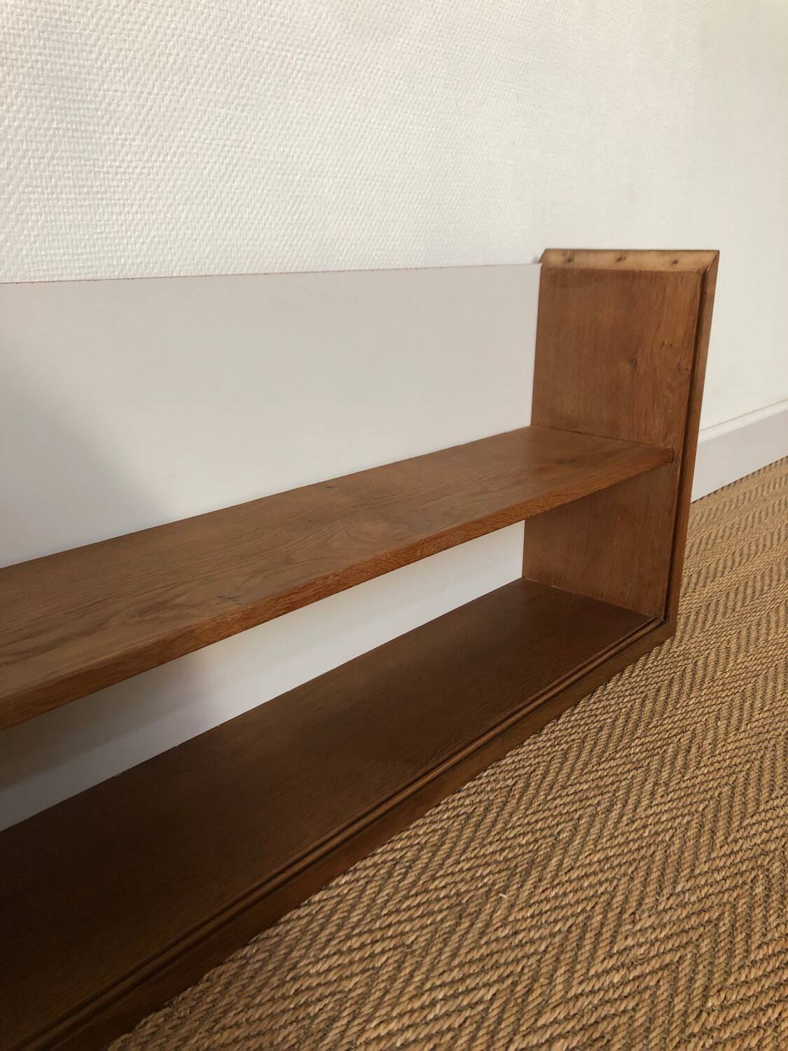 Shelf / display case