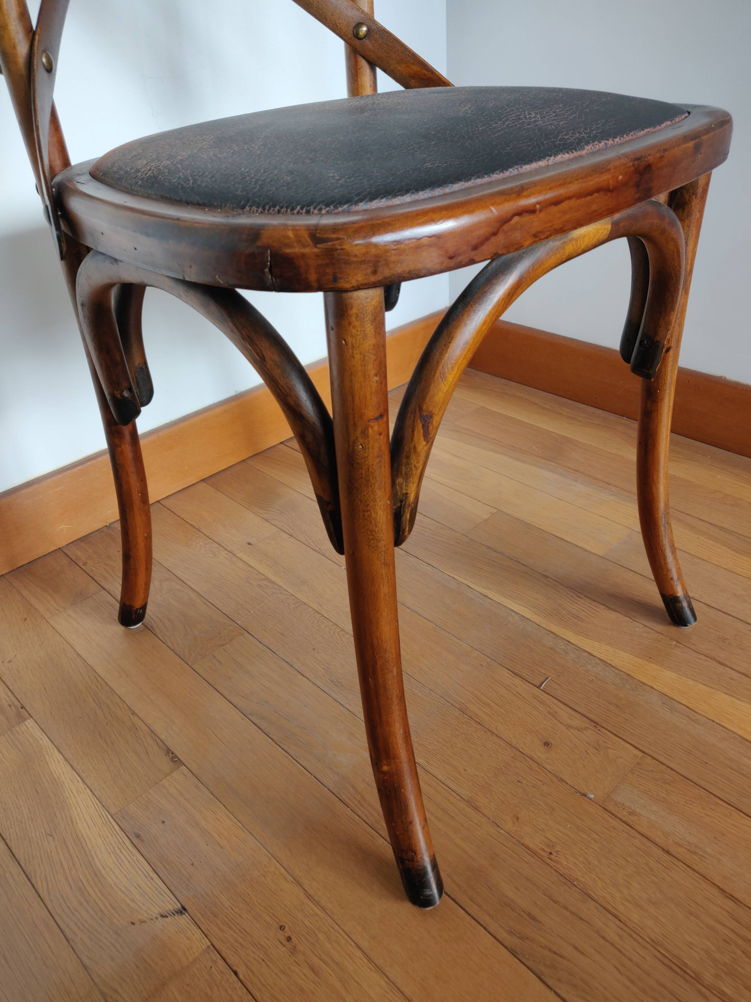 Set of 4 wooden bistro chairs