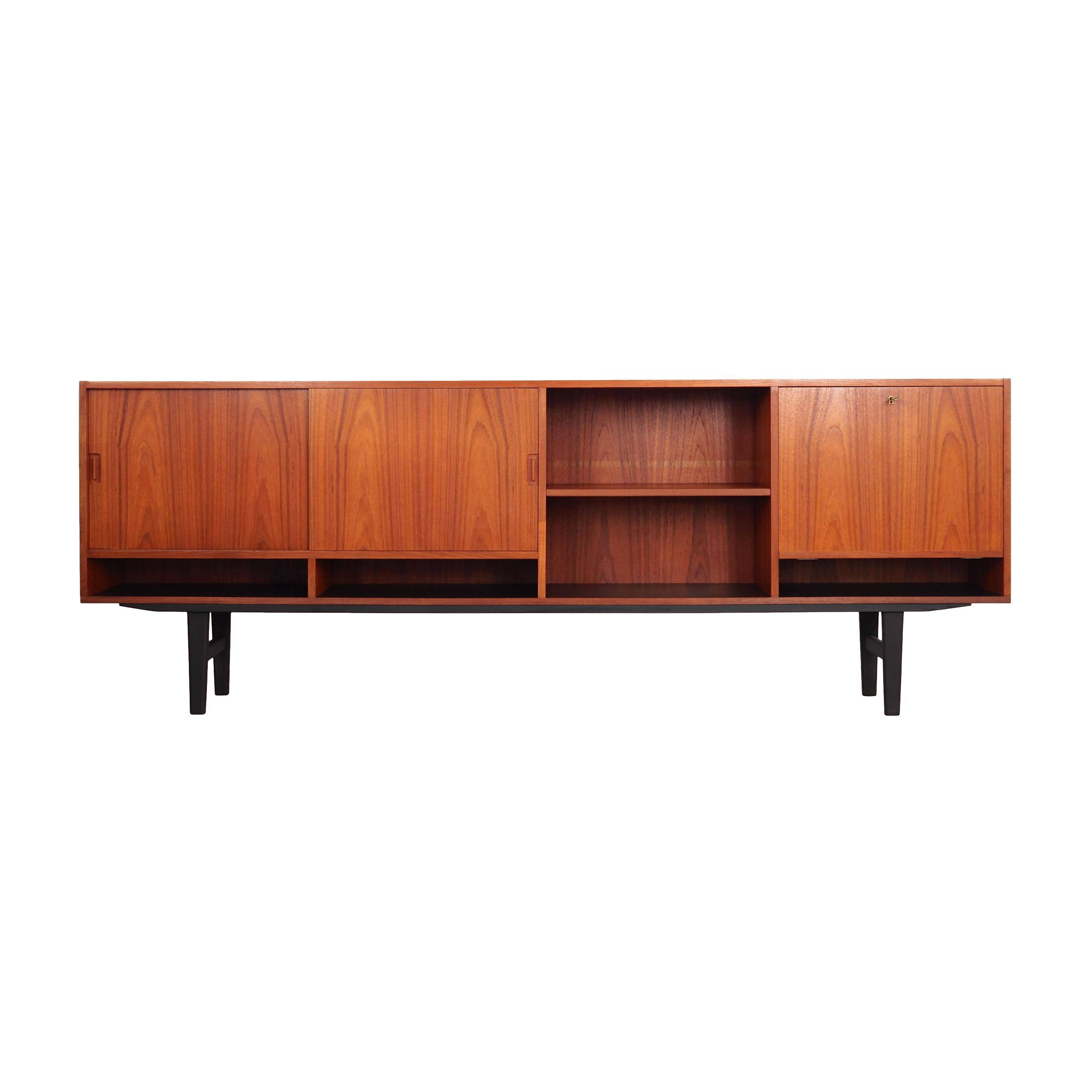 Buffet en teck, design danois, années 1970, production : Danemark