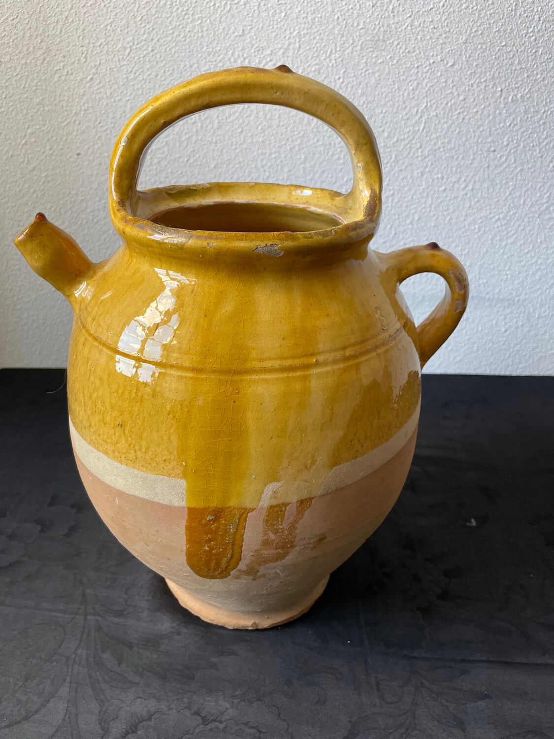 Cruche gargoulette chevrette en terre cuite vernissé jaune