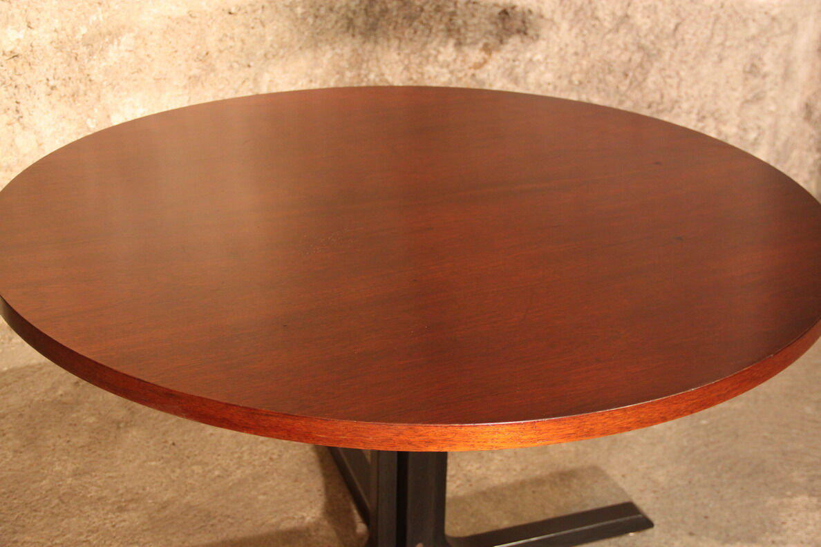 Large table round