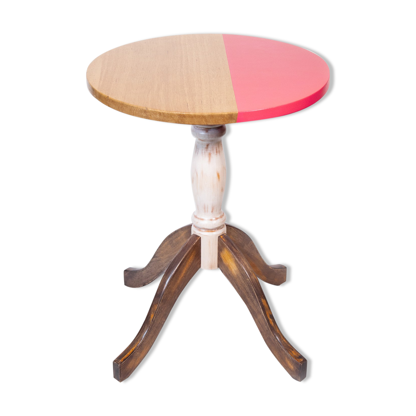 Bistro-style round table in rose solid oak and natural wood