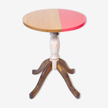 Bistro-style round table in rose solid oak and natural wood