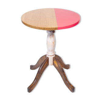 Bistro-style round table in rose solid oak and natural wood