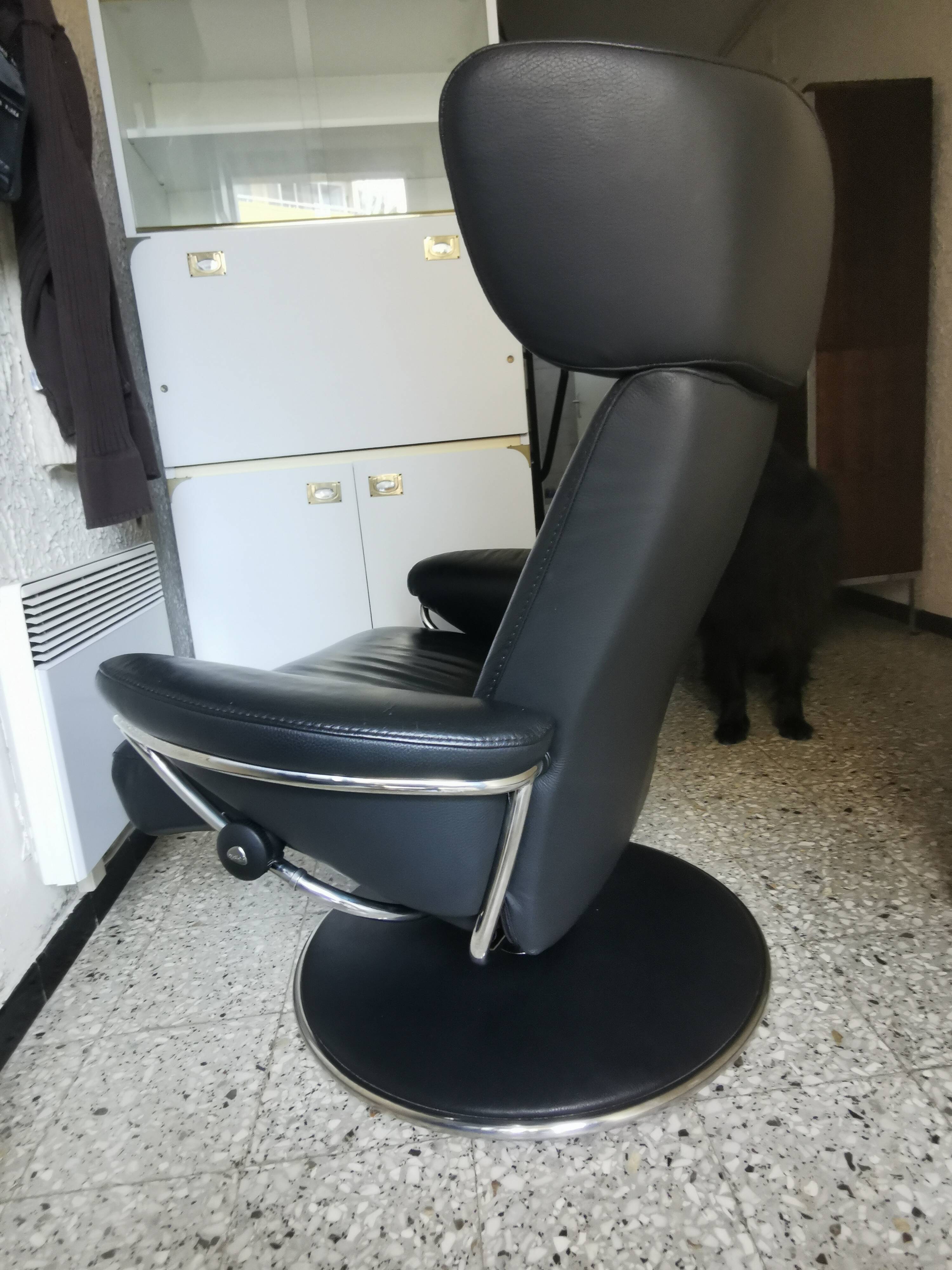 Stressless chair ekorness jazz grained leather and his foot rests