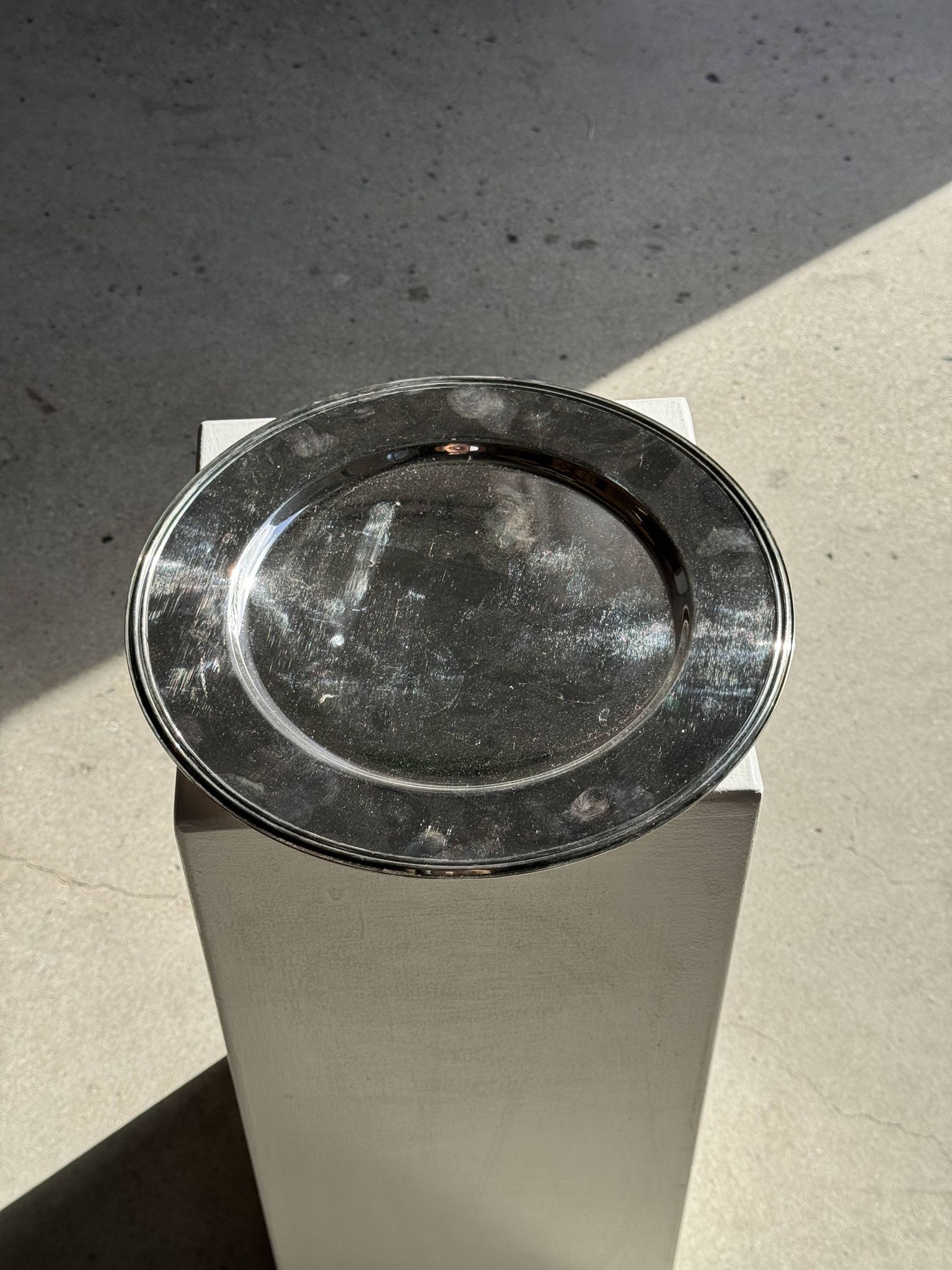 Round vintage silver-plated tray D30 H2