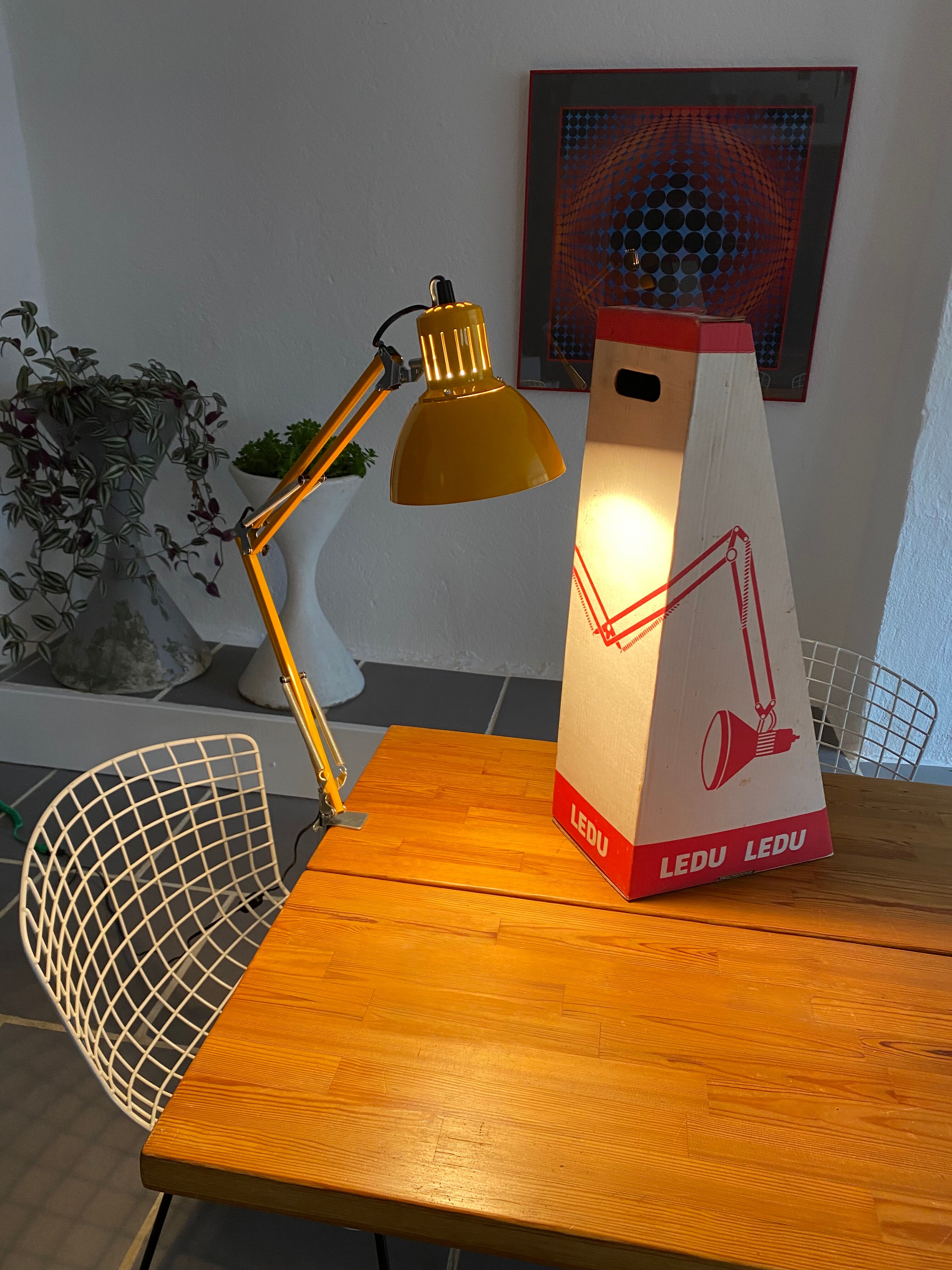 Lampe de bureau suédoise Ledu design