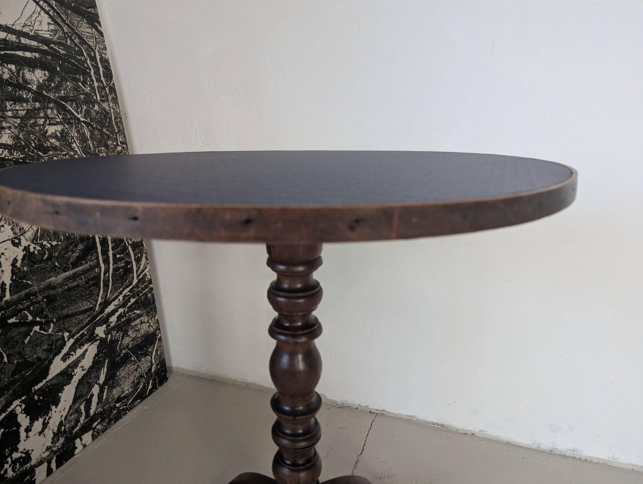 Round table, turned oak leg
