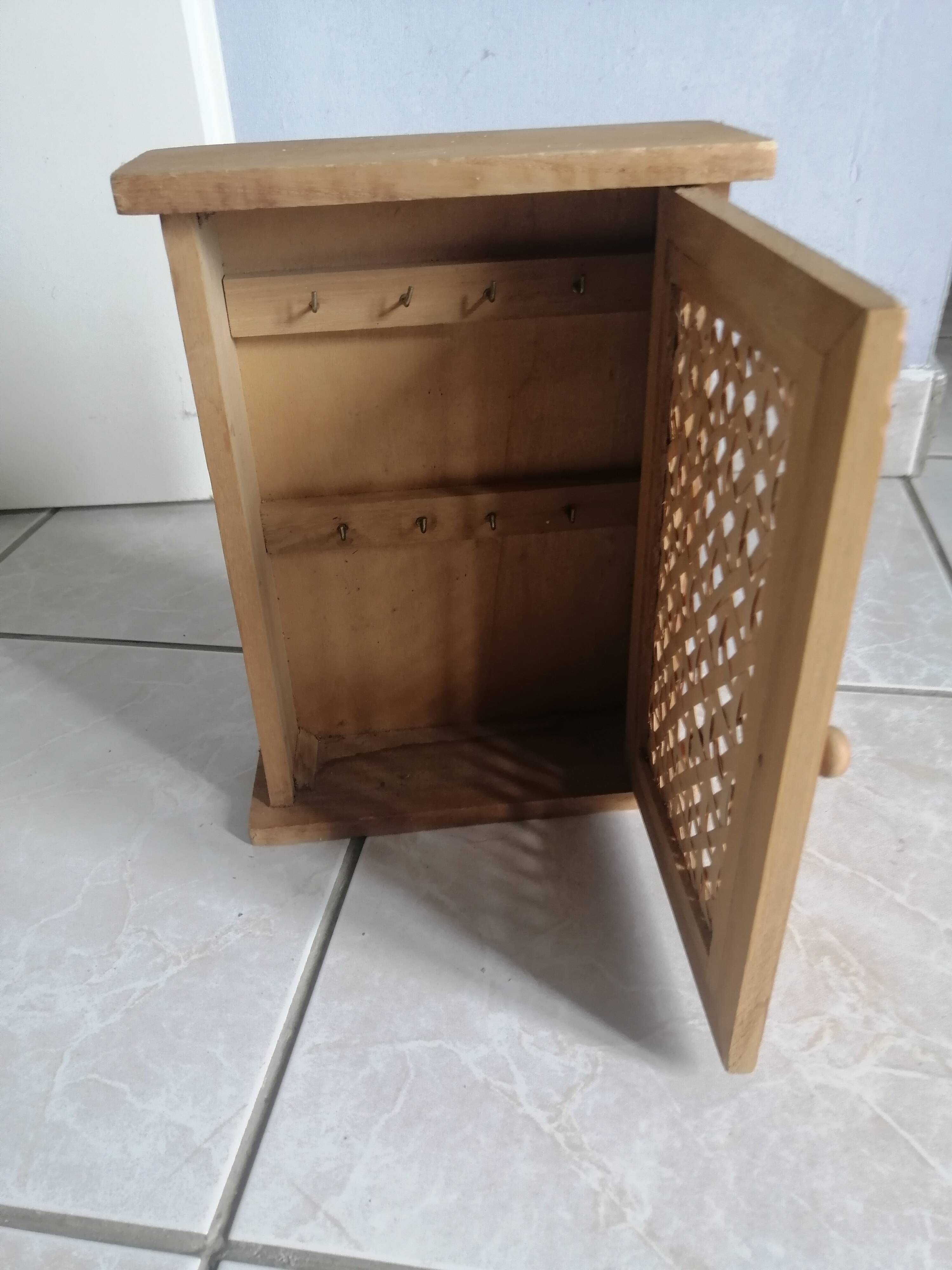 Wall or stand key box