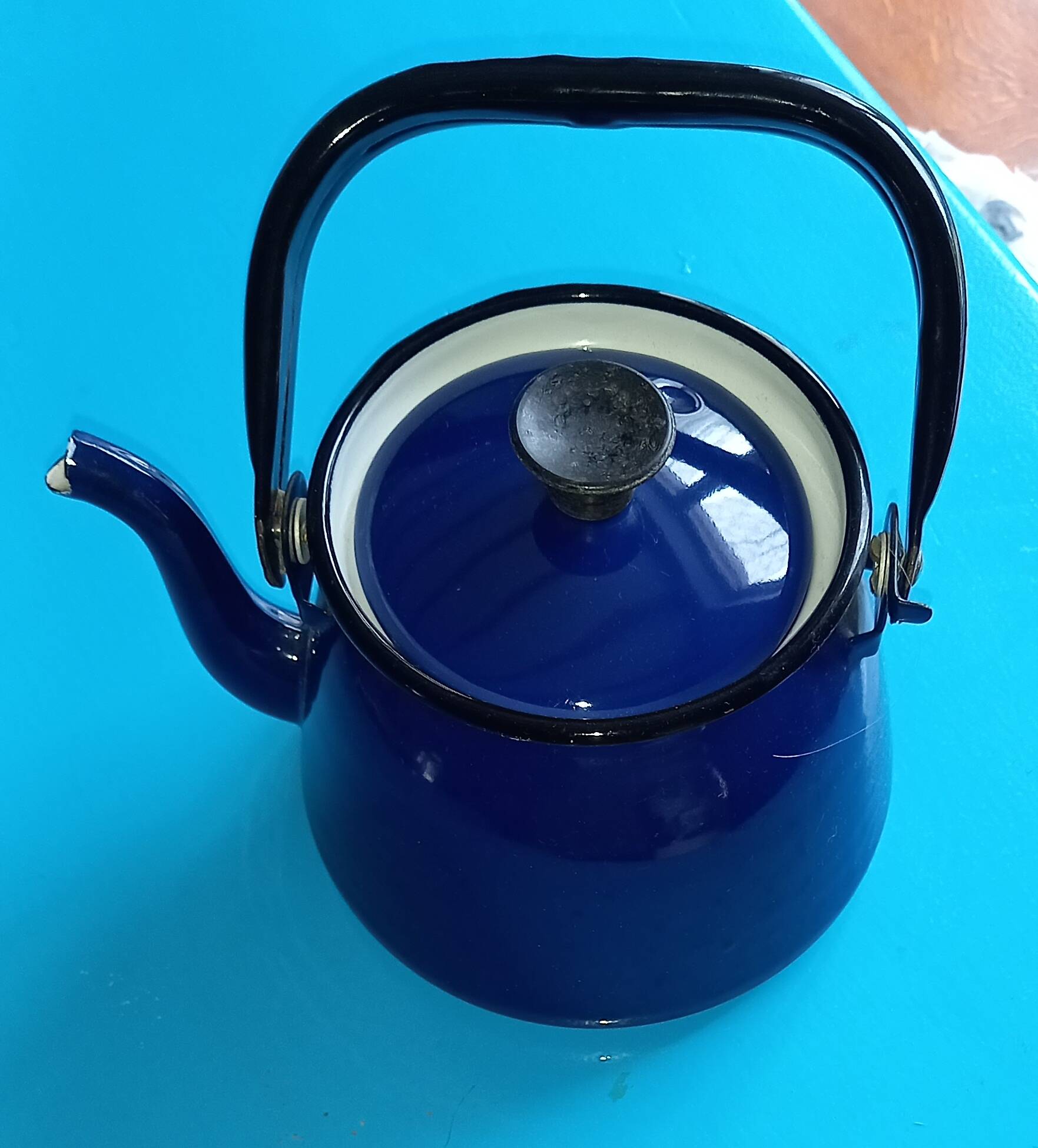 Vintage blue enamelled metal kettle - 1 litre approx. 12cm high (without handle)