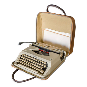 Everest typewriter and its original 1960 satchel