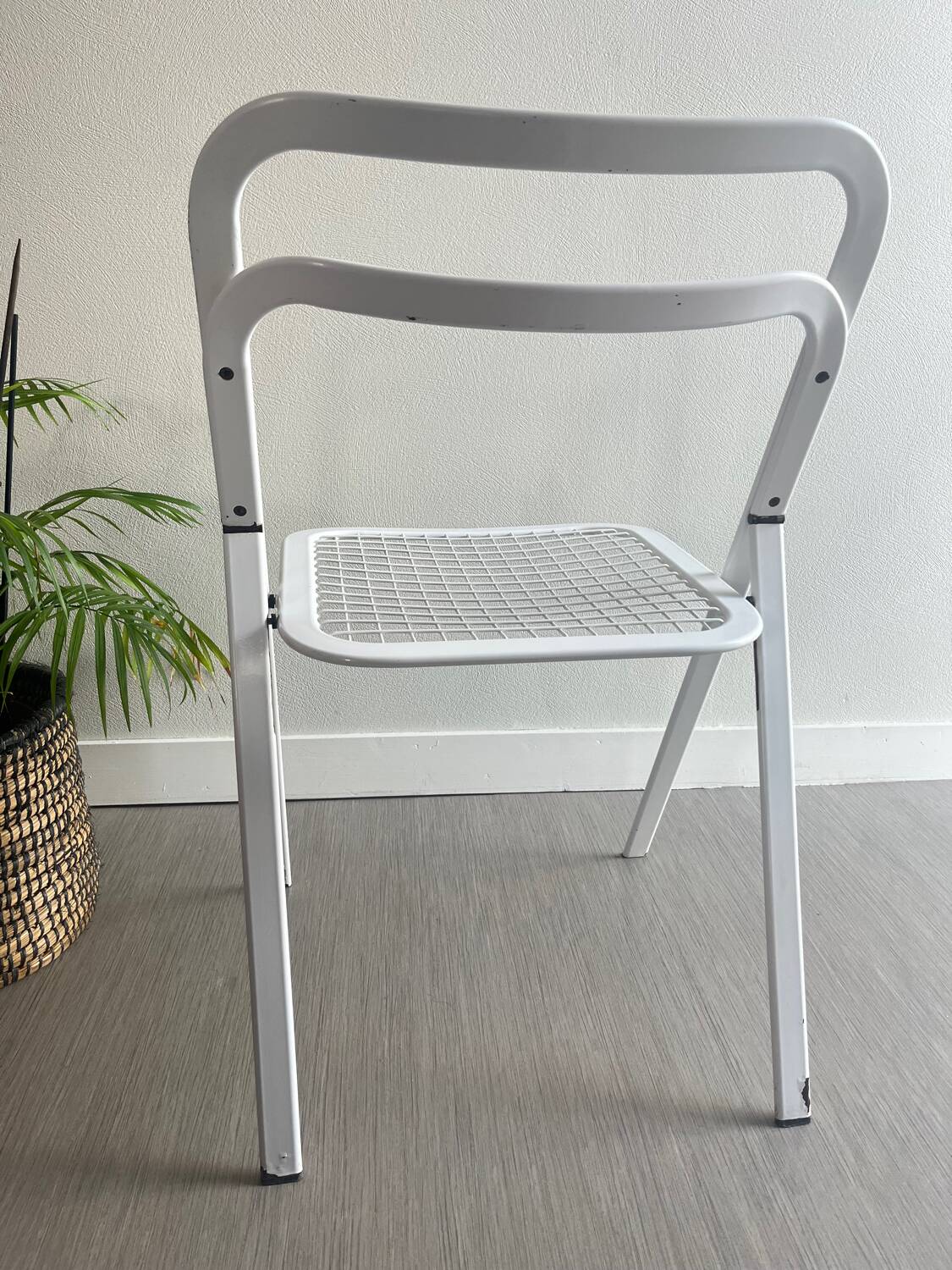 Vintage white folding chair Cidue