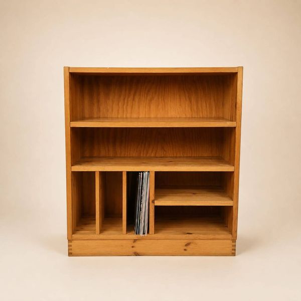 Cabinet audio en pin de style Maison Regain, années 1970