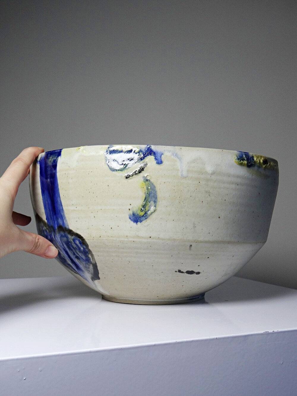 Large hand-turned stoneware salad bowl, signed, vintage from the 80s to 2000s.