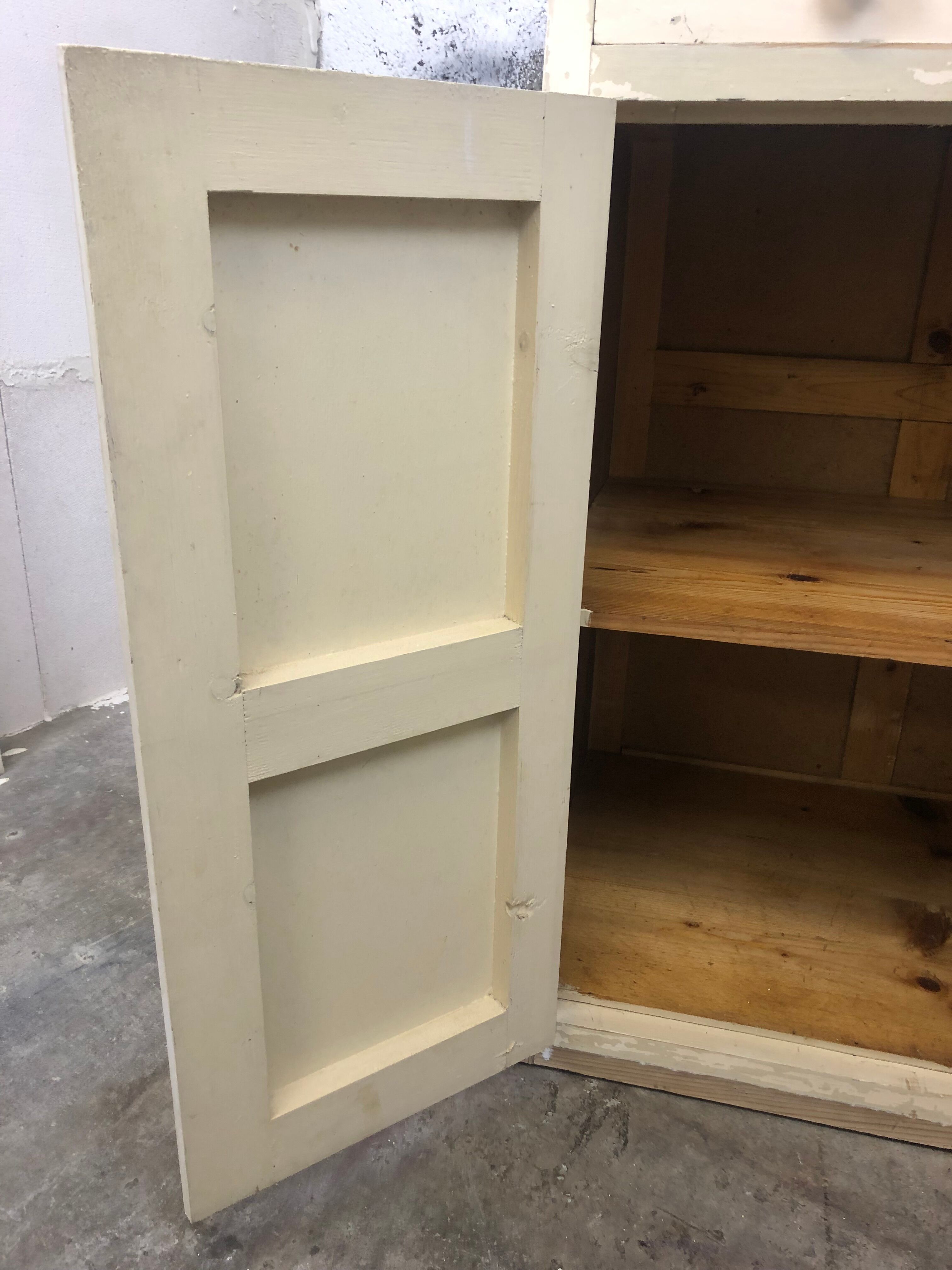 Loom cabinet with drawers and cupboard