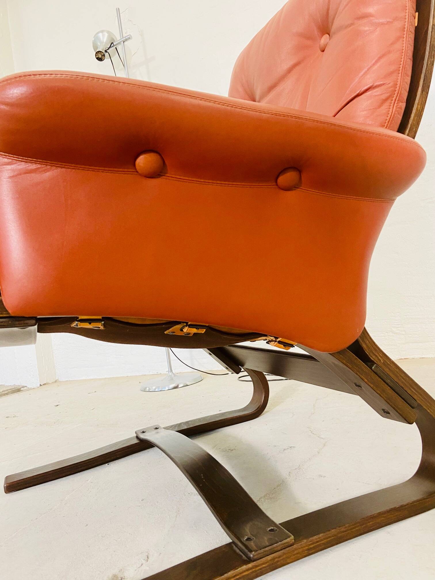 Vintage scandinavian cognac lounge chair by komfort