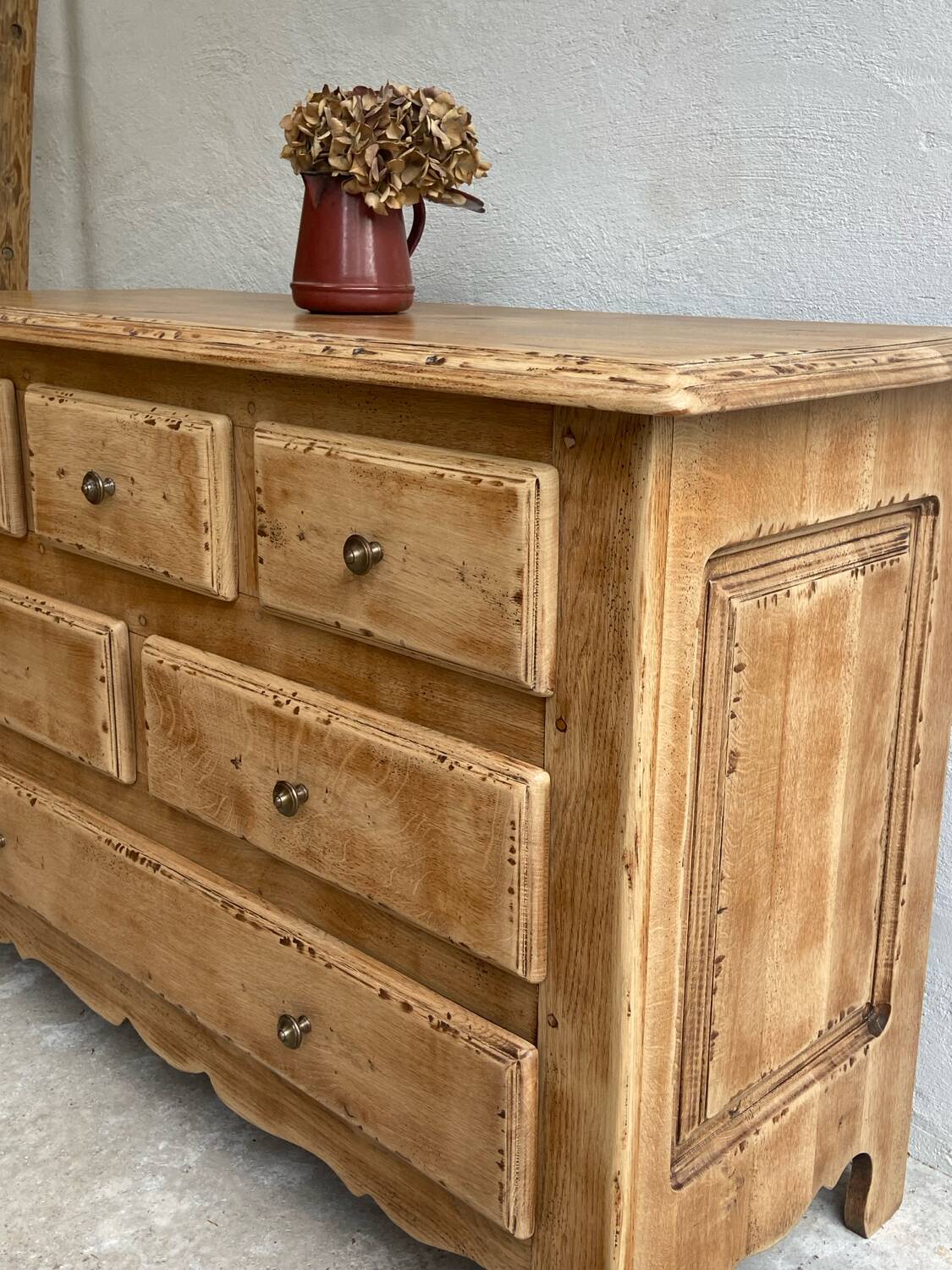 Oak chest of drawers