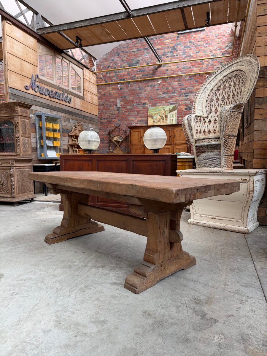 Table de type monastère en chêne