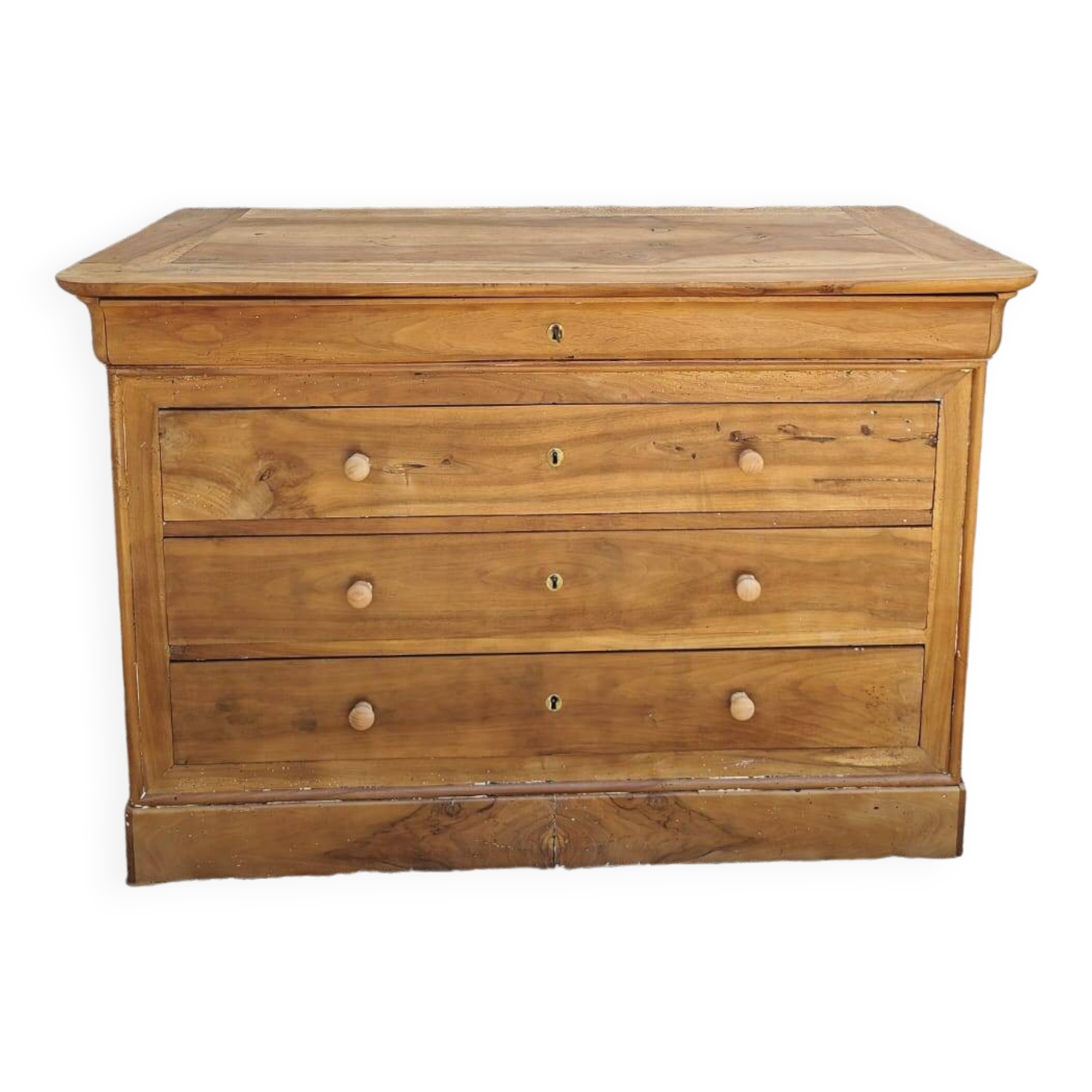 Walnut chest of drawers