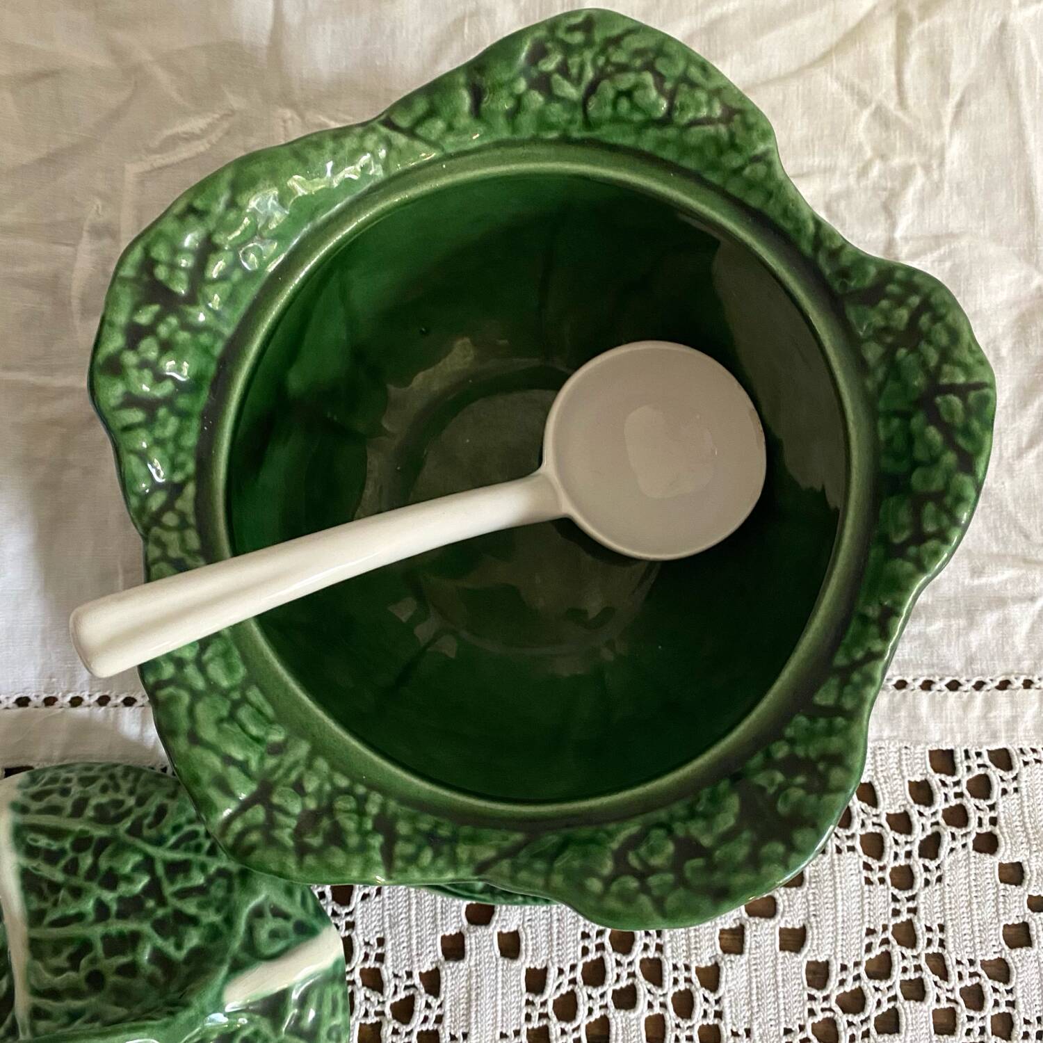 Soupière et plat en barbotine chou