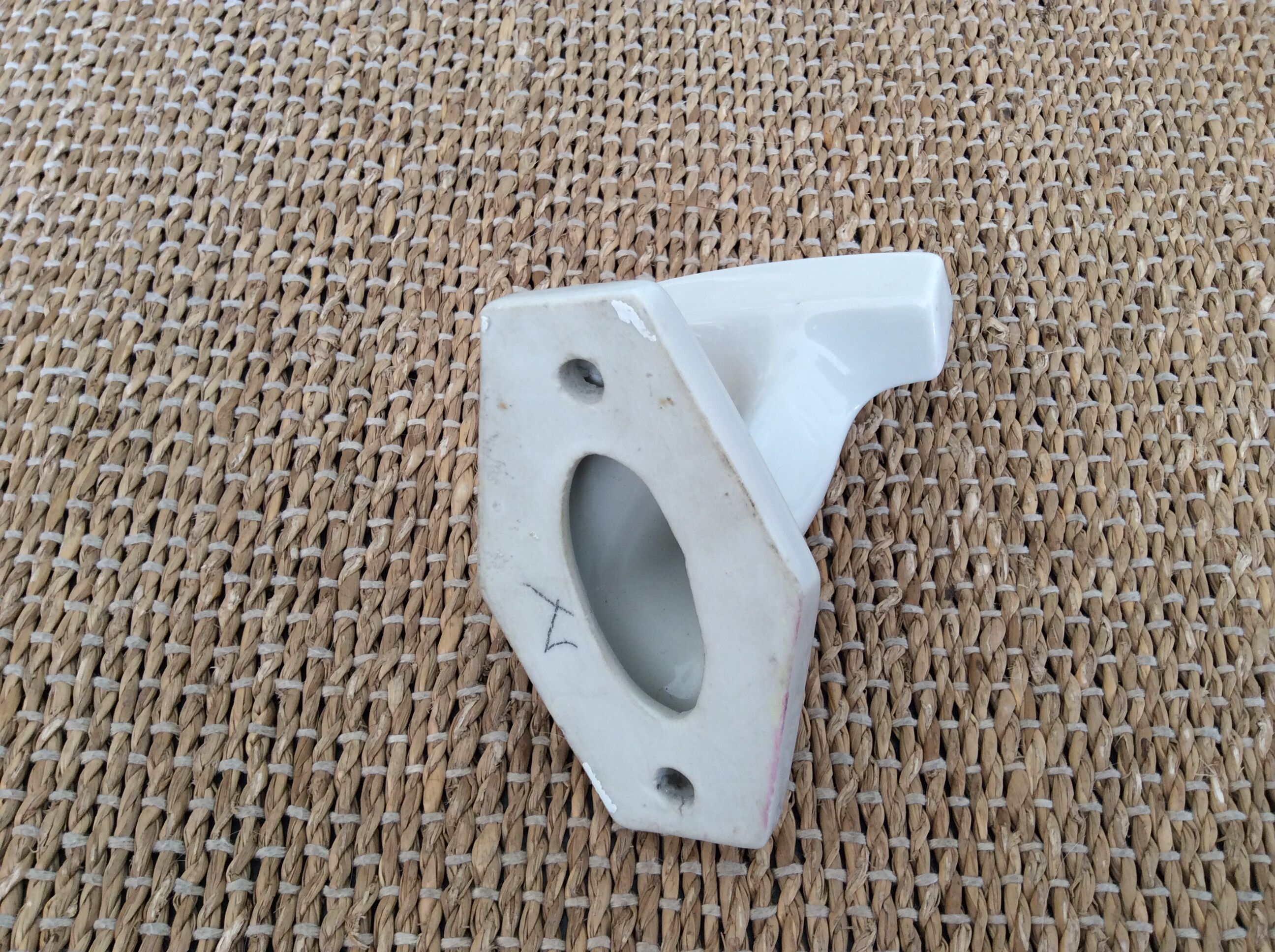 Patère en porcelaine