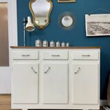 Buffet Mado low on feet compass