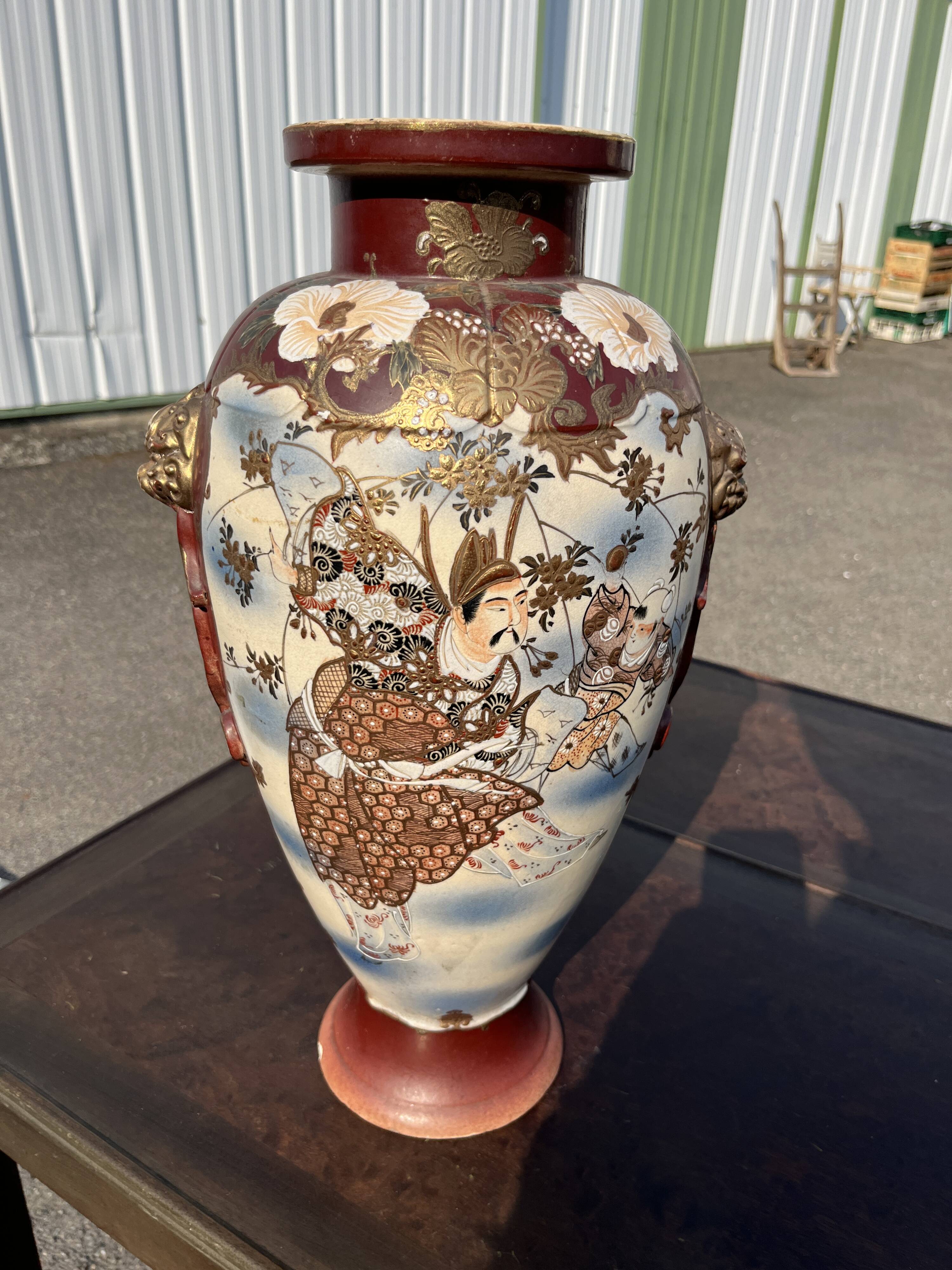 Large Japanese Satsuma vase with samurai decor, 49 cm