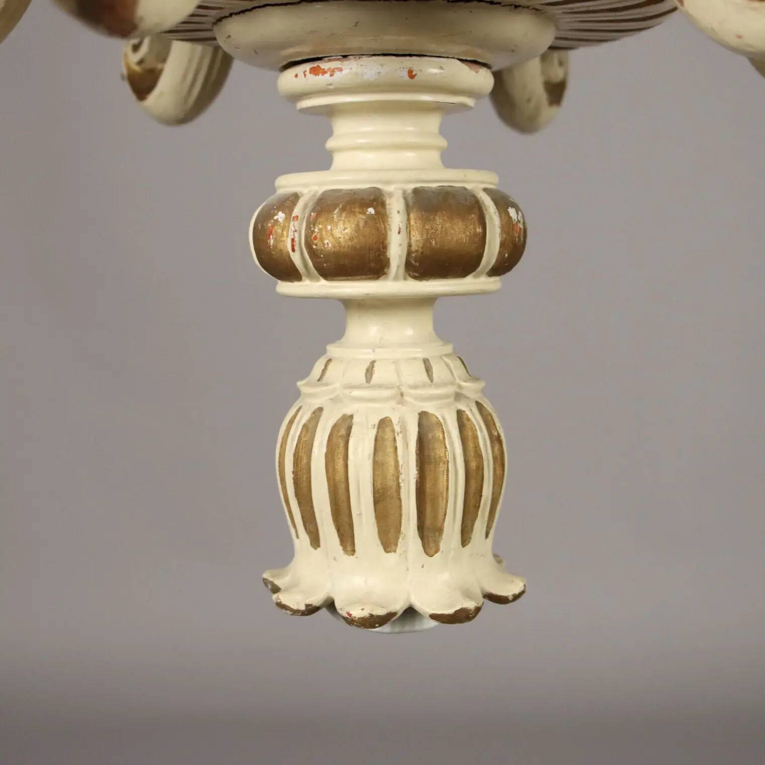 Antique chandelier in gilded and lacquered wood, Italy, 20th century.