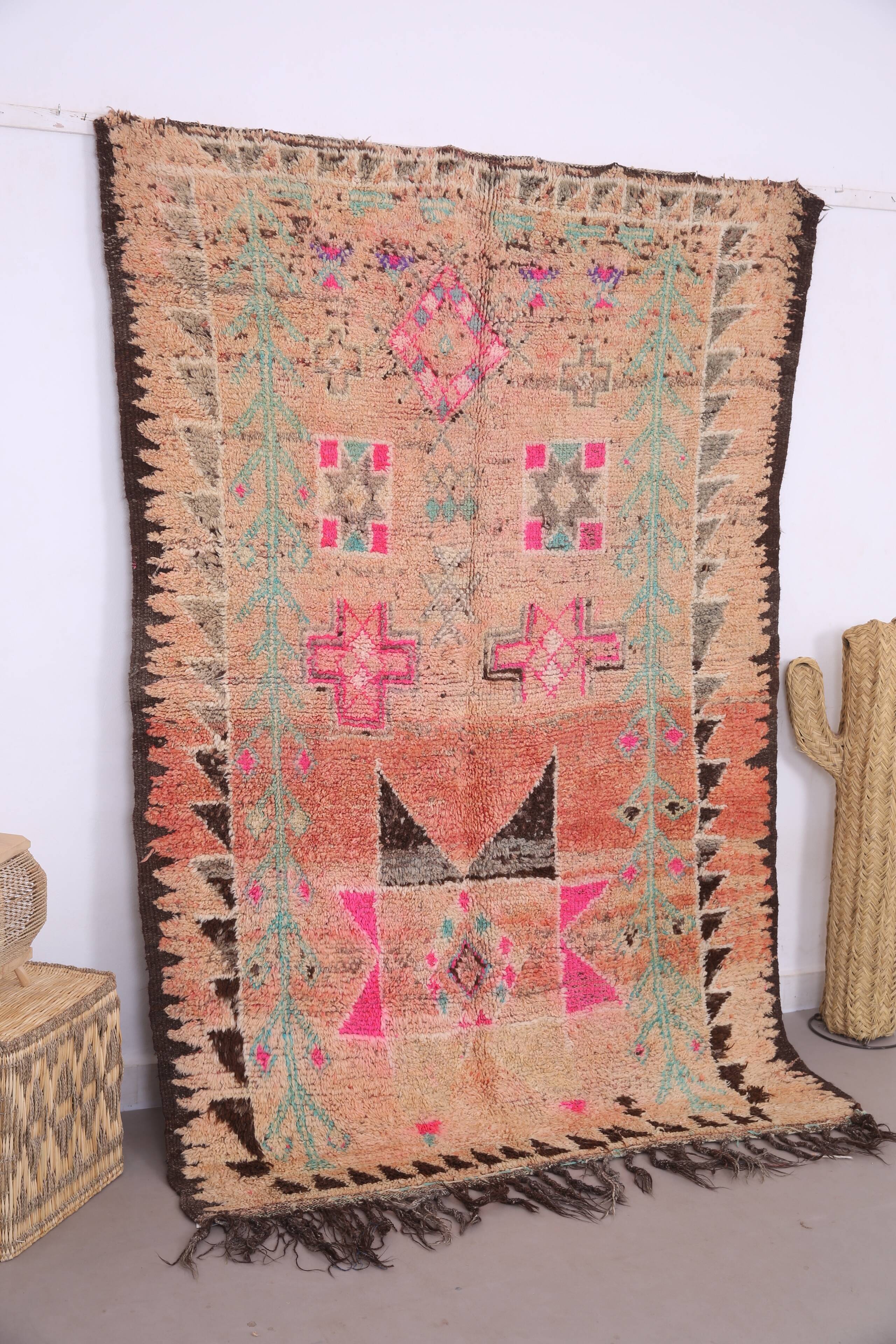 Pink vintage handmade moroccan rug 152 x 231 cm - Berber Wool Rug Antique