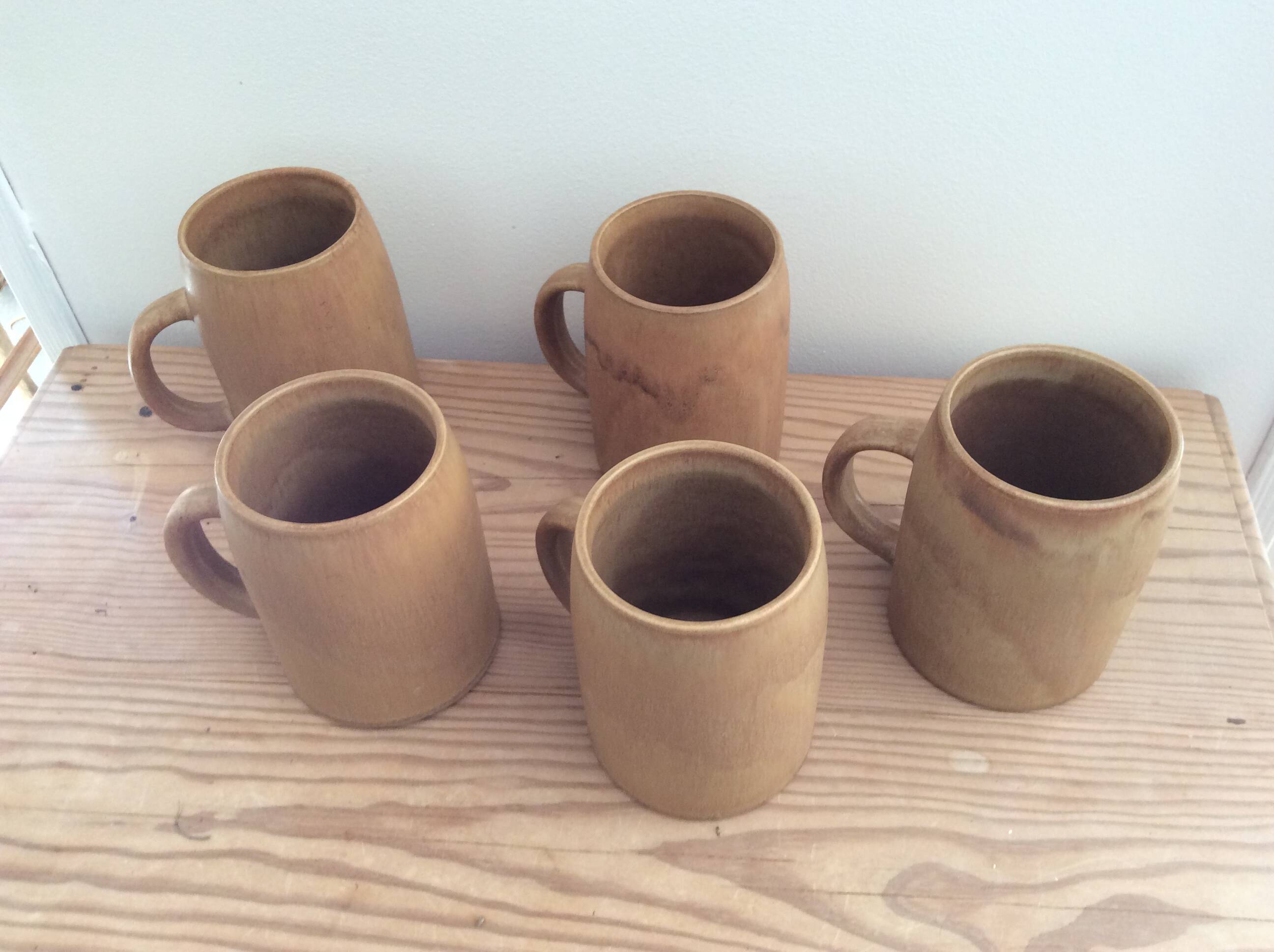 5 stoneware mugs