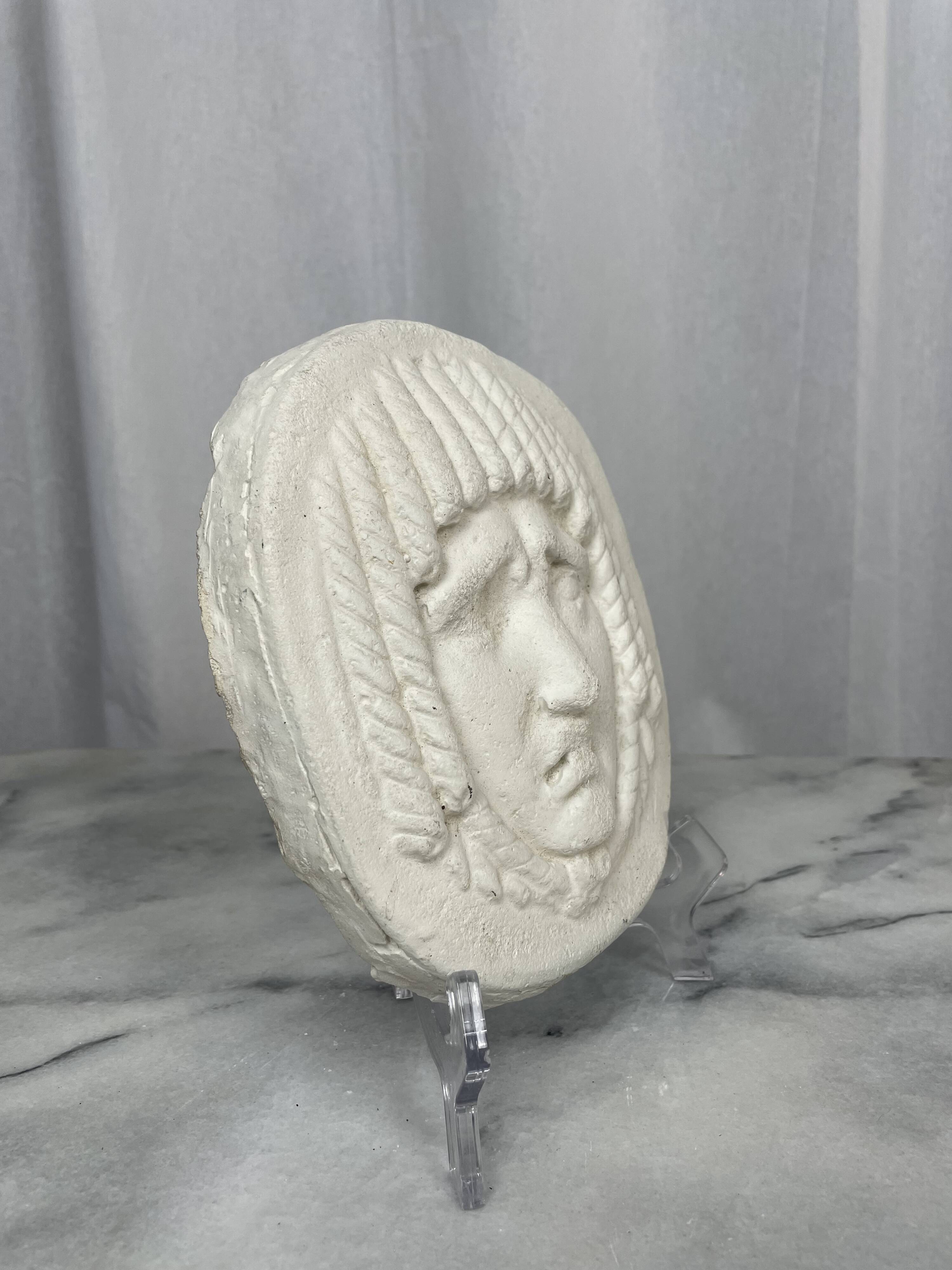 Masque de style visage en bas-relief antique