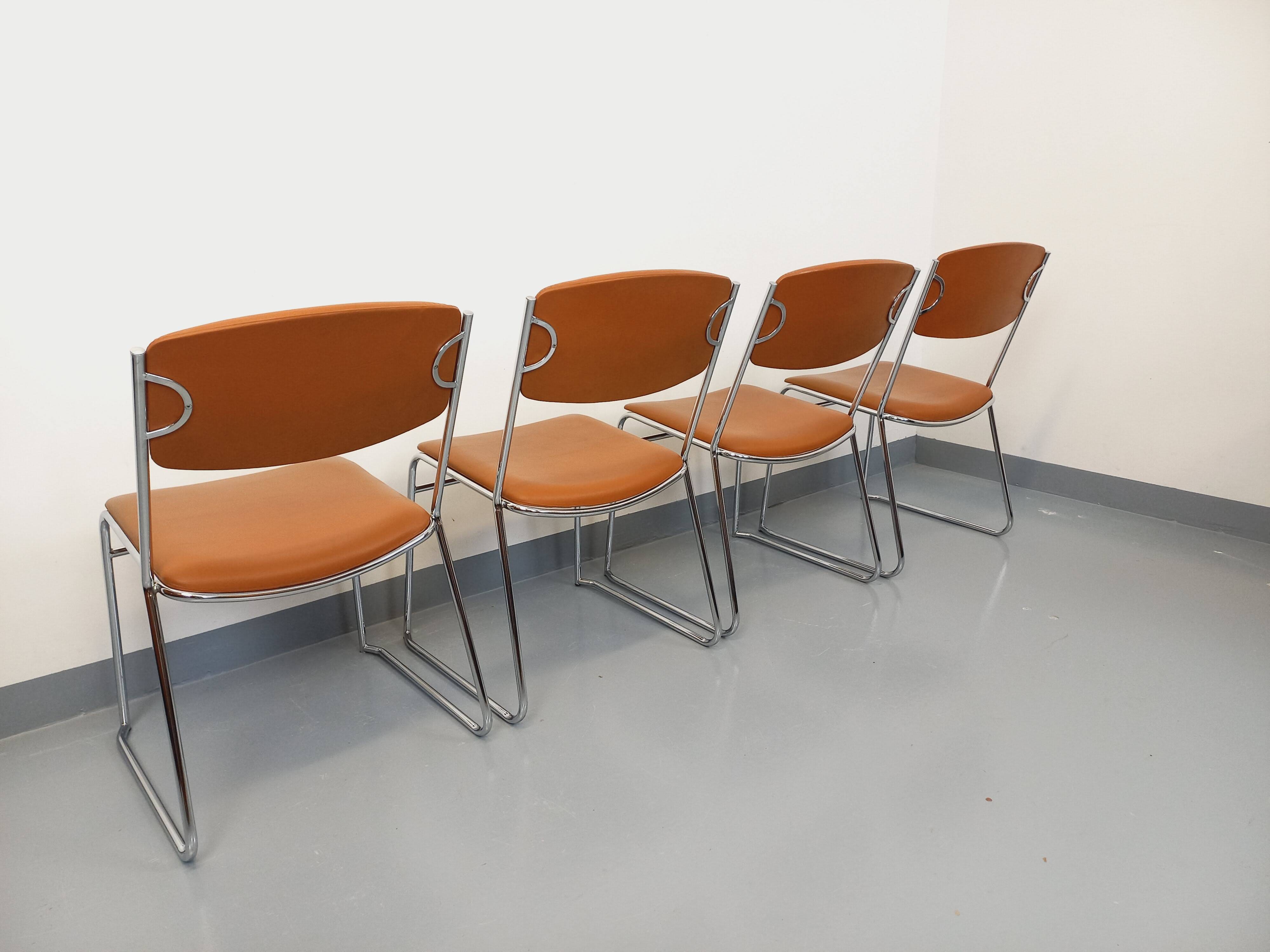 4 vintage sleigh chairs from the 70s, in designer chrome metal
