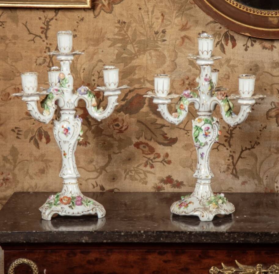 Pair of candelabra with 4 light sources in porcelain. Late 19th century.