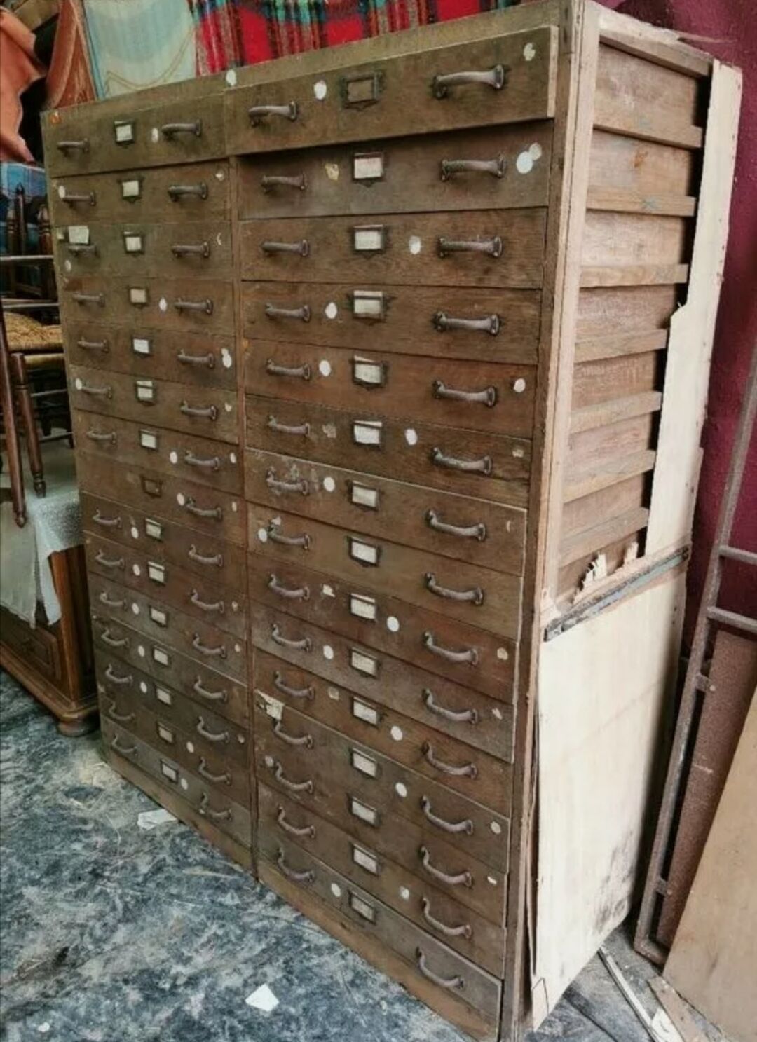 Old craft furniture has 30 oak façade drawers