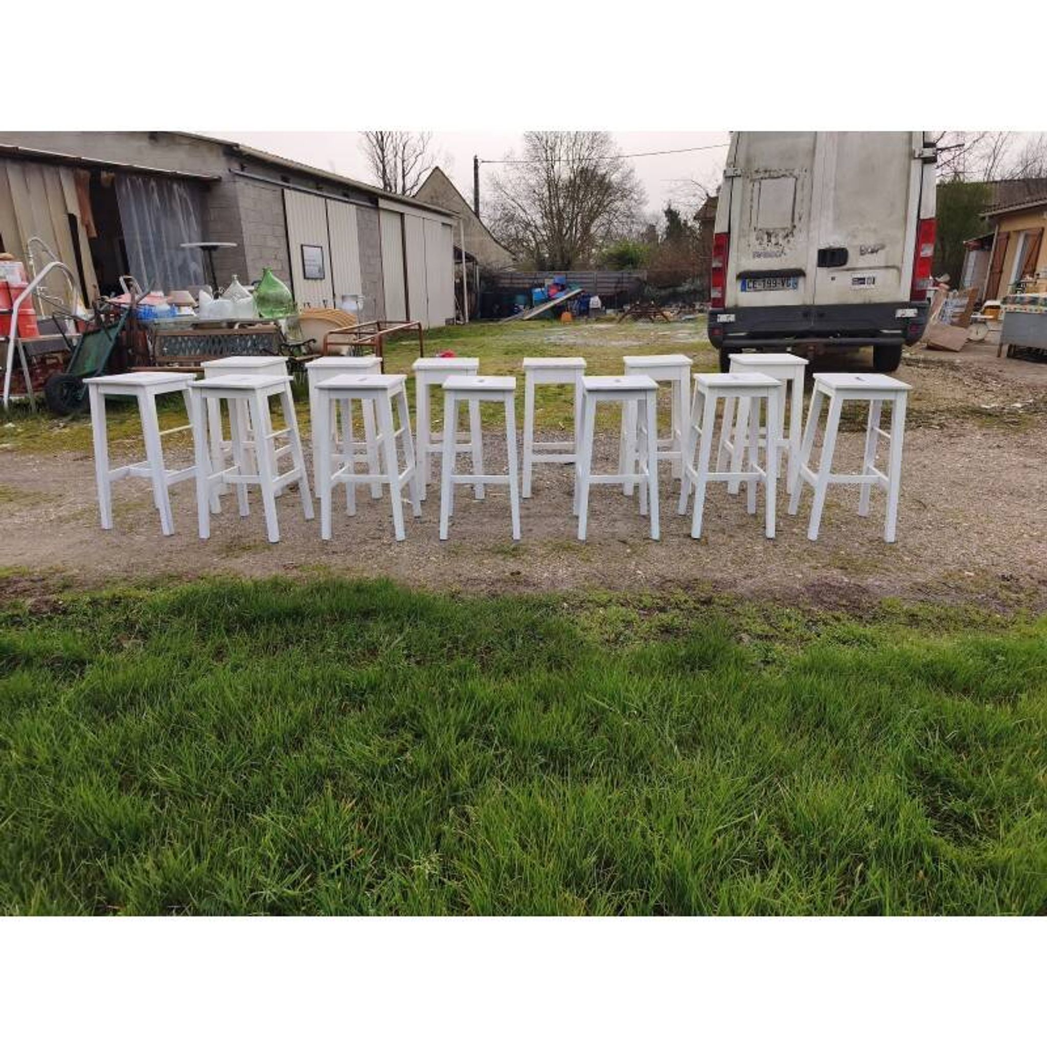 Lot de 13 tabourets de bistrot bois