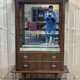 Vitrine des années 60 en palissandre, acajou et poignées cuir