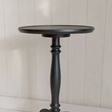 Tripod pedestal table