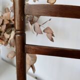 Chaise enfant vintage en bois foncé et assise en paille tressée