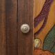 Buffet ou armoire d'angle, à 3 faces, en bois massif, sculpté et peint.