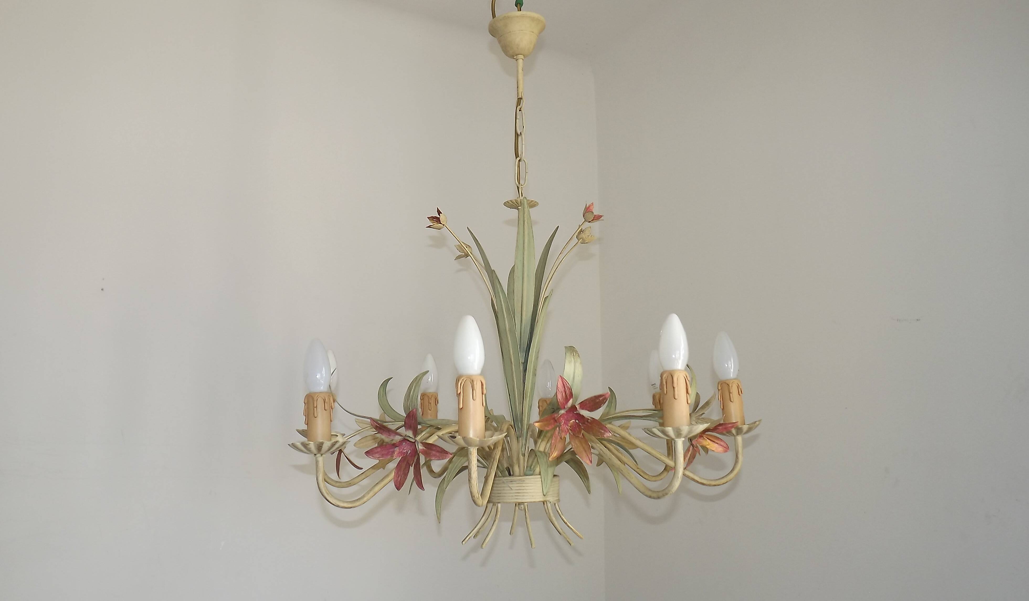 Italian vintage metal chandelier with 8 lights, Mathias bouquet, pink flowers.