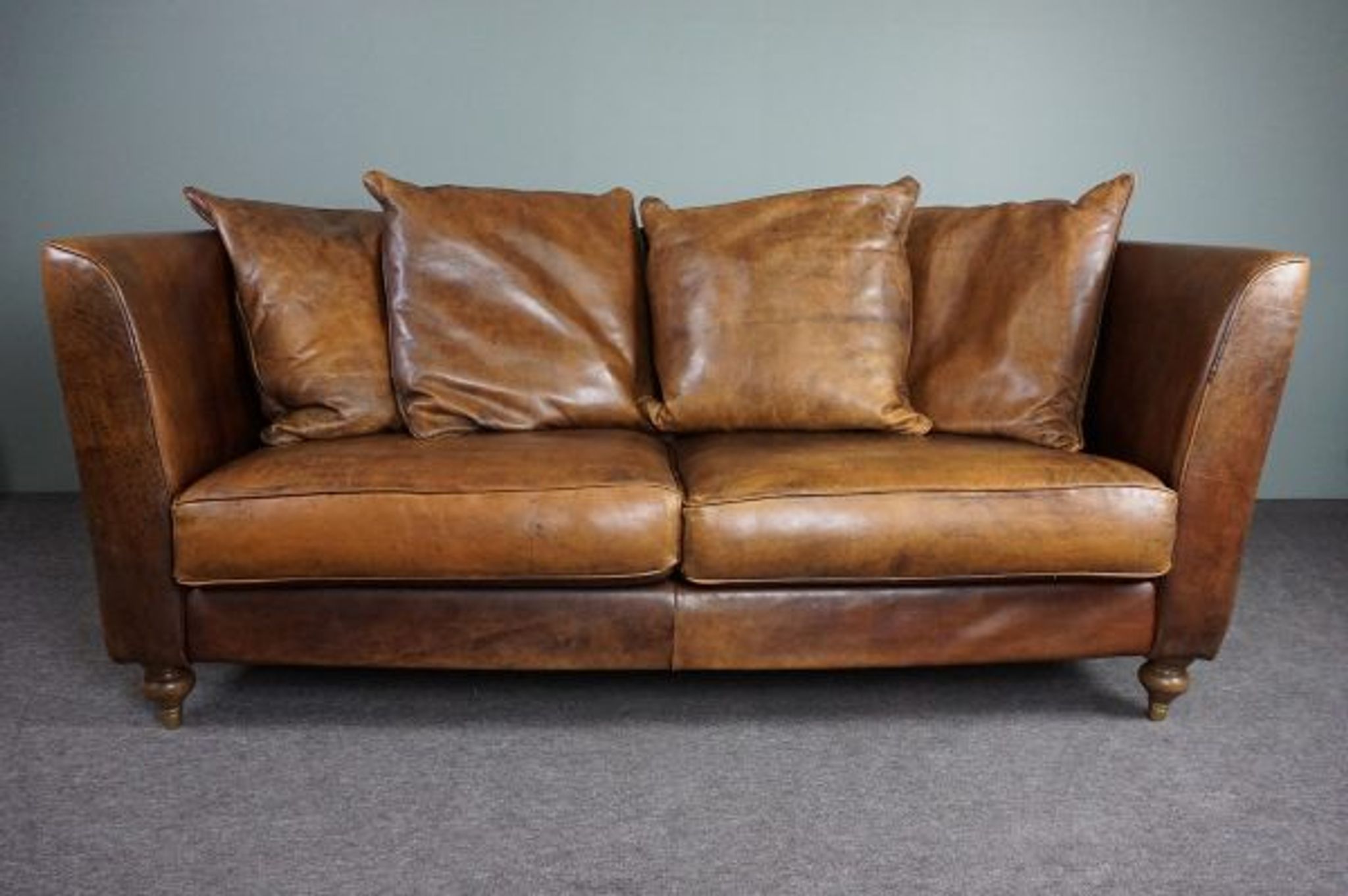 Contemporary classic sofa in sheepskin 2.5 seats