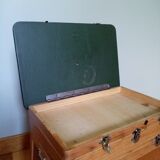 Fishing stool chest in wood and green skaï