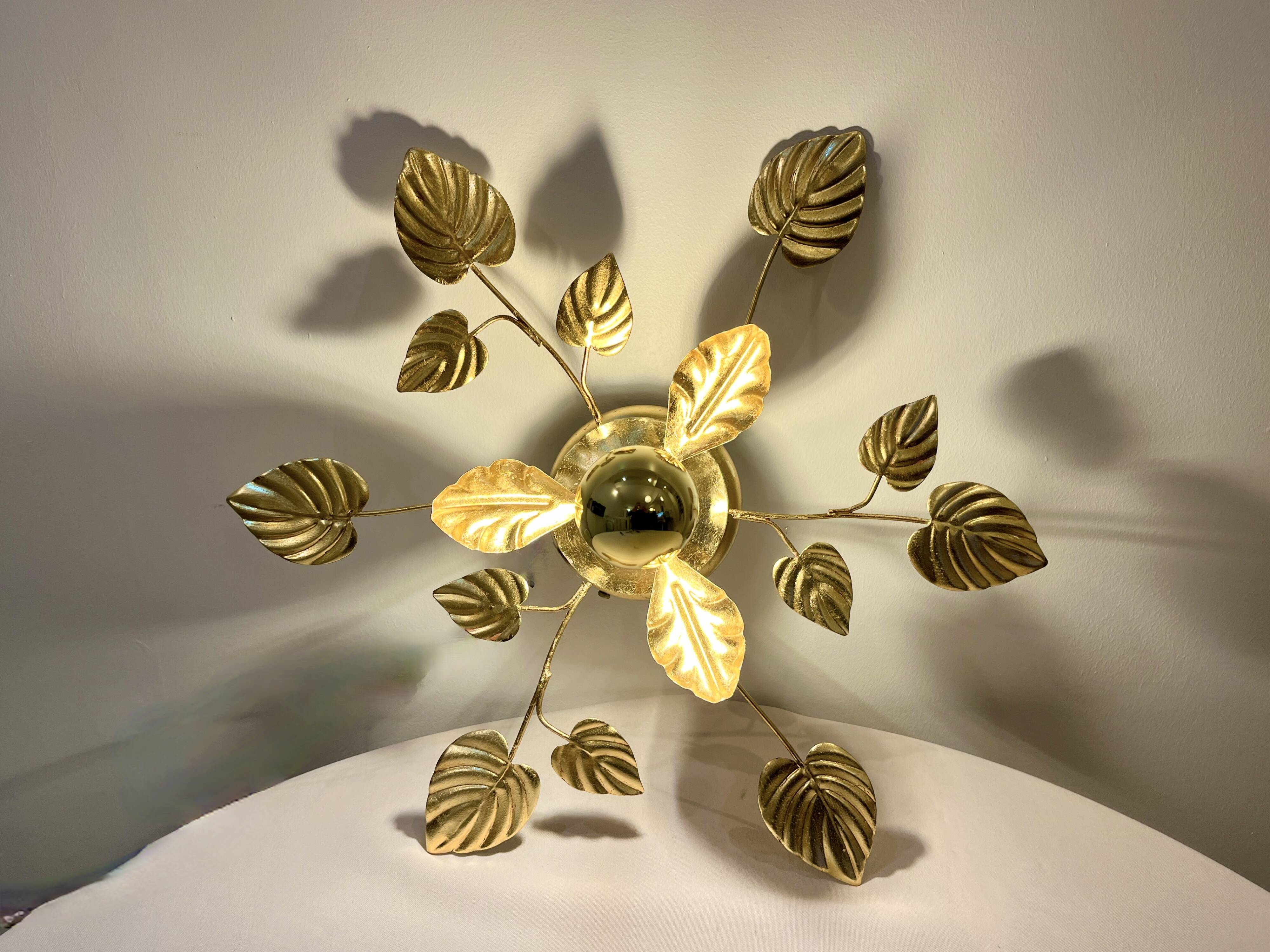Gold leaf metal flower wall sconce 1970s 1980s Hollywood Regency Masca leaf